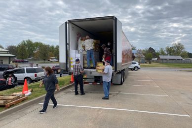 Cobb donates food and time to support the residents in need in Northwest Arkansas and Northeast Oklahoma. Photo: Cobb
