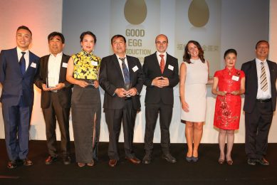 Chinese Good Egg Production Award winners with host Lucy Segal and Compassion s CEO Philip Lymbery.
