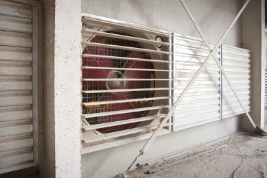 With unseasonal increases in temperature forecasted it is important for all poultry producers to ensure their ventilation systems are in working order. Photo: Bart Nijs
