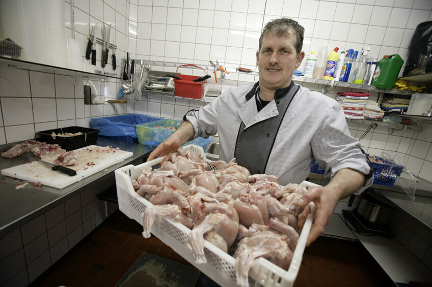 With chicken wings in extremely high demand, poultry processors wonder how to profitably market the other cuts of poultry meat. Photo: Koos Groenewold