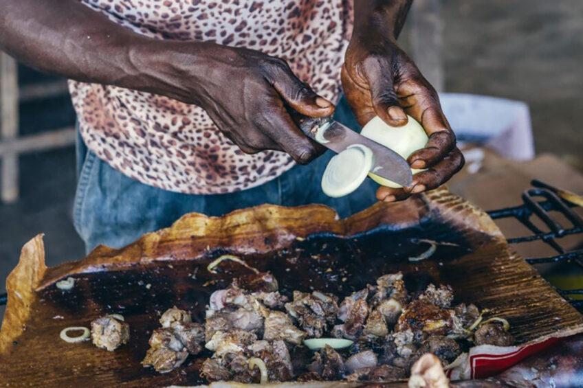Imported chicken meat is the most affordable and consumed animal protein in Angola. Photo: Catia Dombaxe
