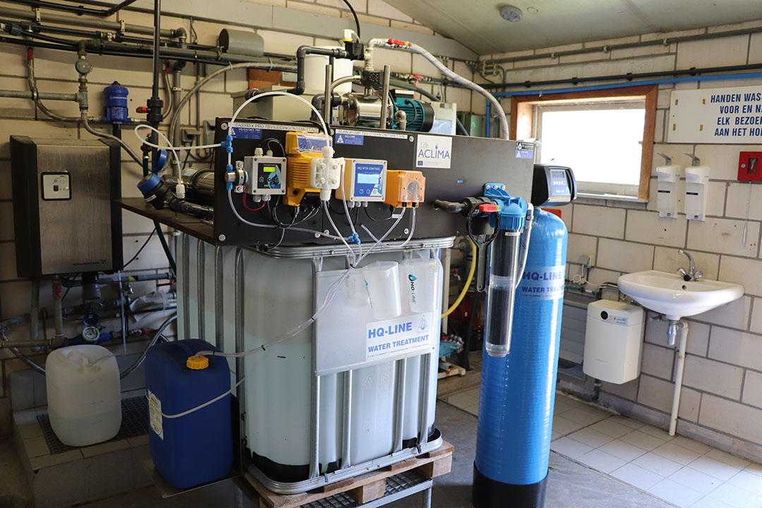 The second purification technique consists of a 'purification train' process that carries out the following steps: filtration; UV treatment; disinfection; sand filtration; carbon filtration; disinfection again and finally another UV treatment. Photo: Dick van Doorn