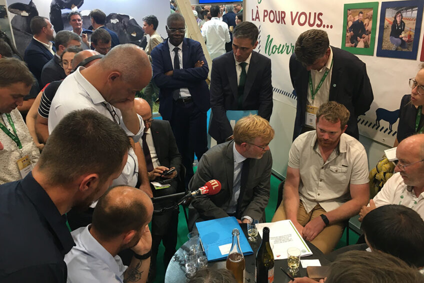 Agricultural minister Marc Fesneau in conversation with exhibitors and farmers at Space 2023 in Rennes. Photos: Fabian Brockötter