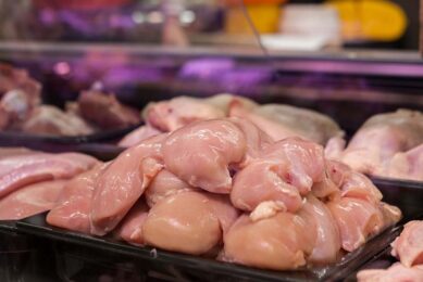 In the UK, chicken has become the cheapest protein and has risen to 200g per week. Photo: Canva